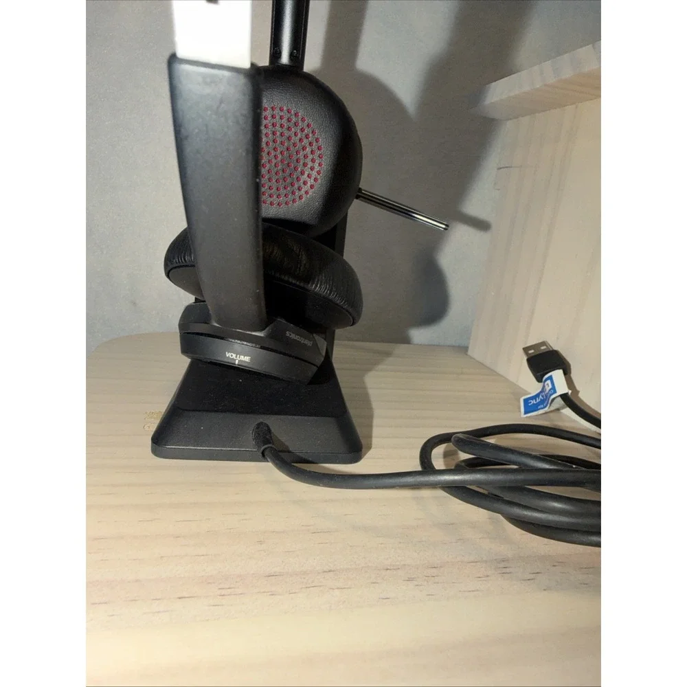 Plantronics Voyager Focus UC B825 Wireless Bluetooth Headset‎ + Stand 203079-101